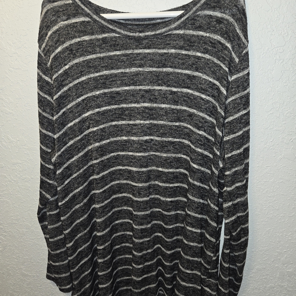 Maurices Gray Striped Long Sleeve Top
